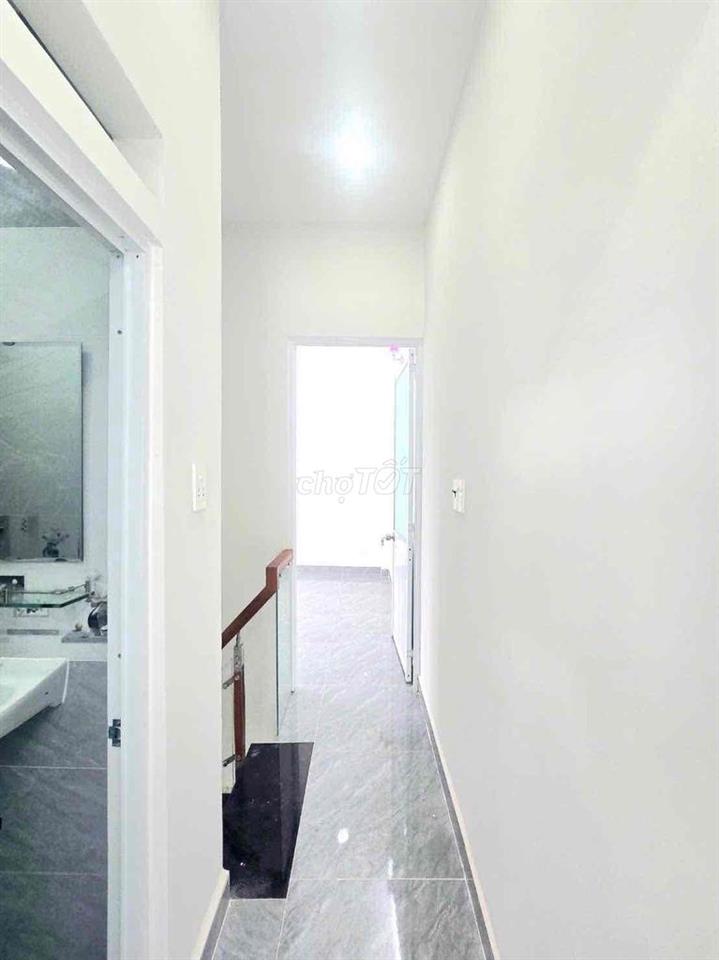Bán nhà 3x9m 1 lầu 2PN 2WC đường Phạm hữu lầu