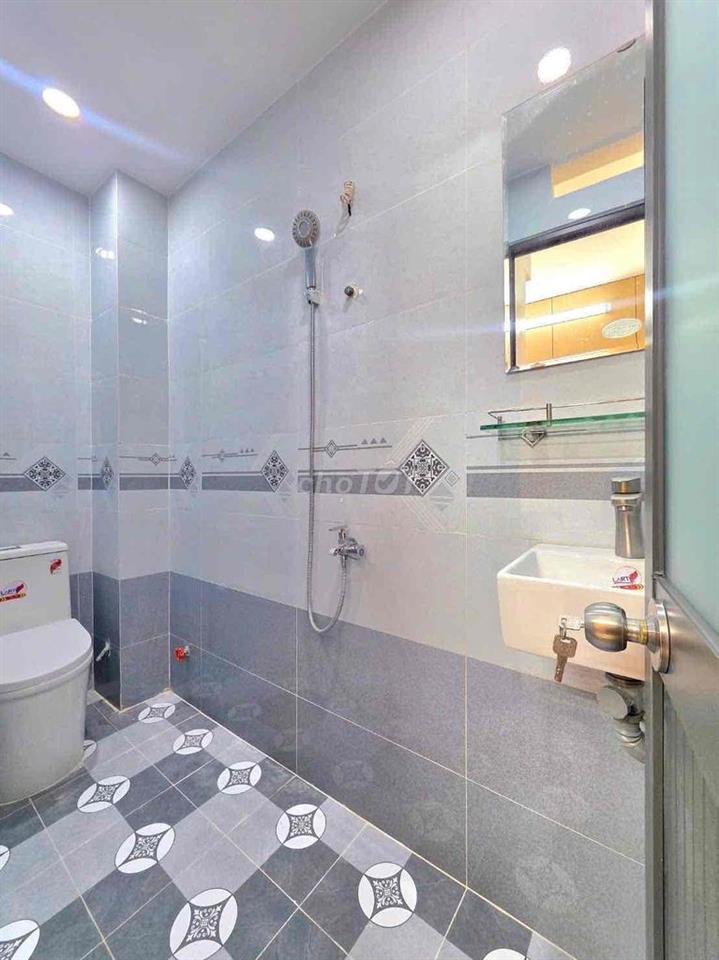 🔥🔥🔥nhà 2 lầu 💰2 tỷ 450tr,  đường trước nhà 4 m , gần quận 7🔥🔥🔥