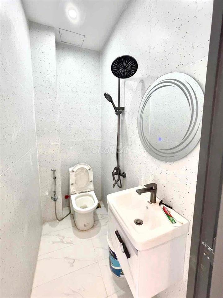 1 ty 700, nhà đẹp vào ở liền đường trước nhà 3 m thông thoáng