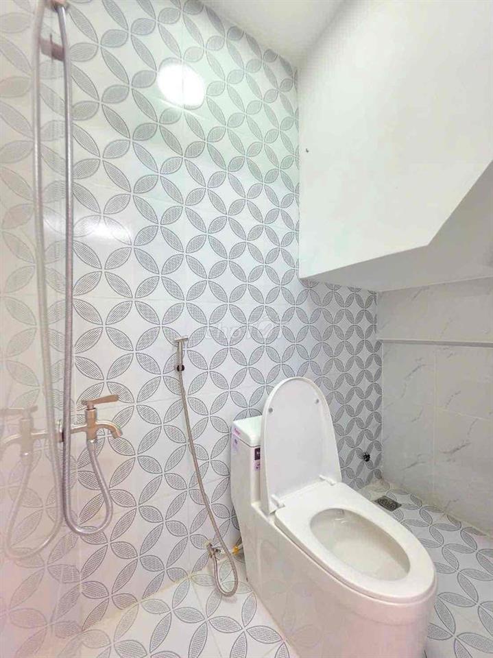 2 tỷ 050tr , nhà bán có sổ hồng 2 lầu ngay cầu Phú Xuân