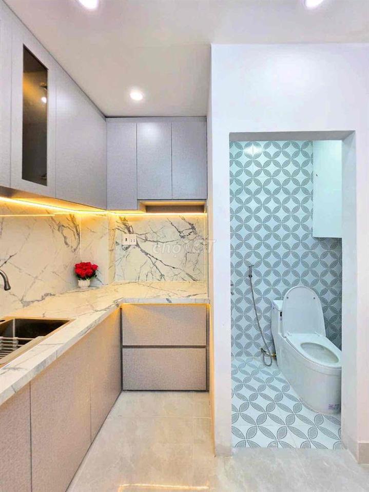 2 tỷ 050tr , nhà bán có sổ hồng 2 lầu ngay cầu Phú Xuân