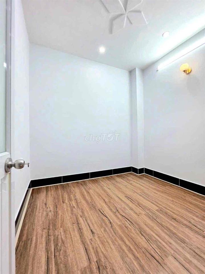2 tỷ 050tr , nhà bán có sổ hồng 2 lầu ngay cầu Phú Xuân