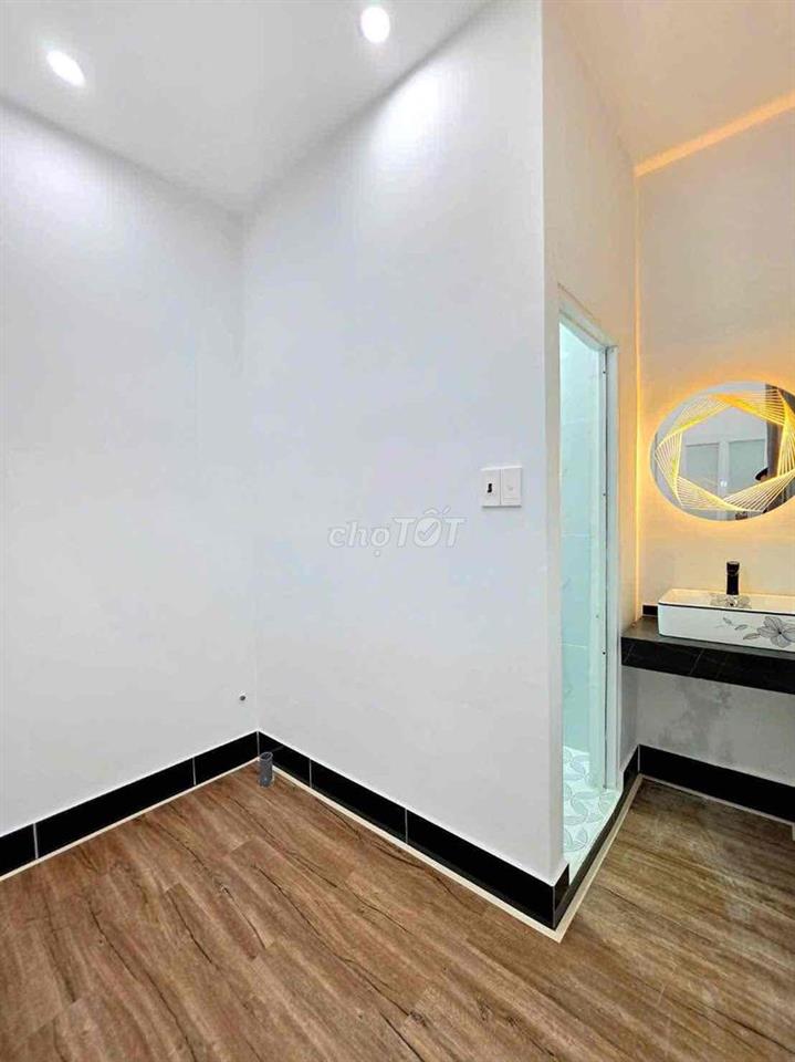 2 tỷ 050tr , nhà bán có sổ hồng 2 lầu ngay cầu Phú Xuân
