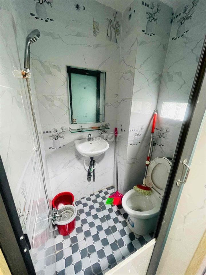 cần bán nhà hẻm xe hơi,một trệt,2 lầu ,3pn,3wc