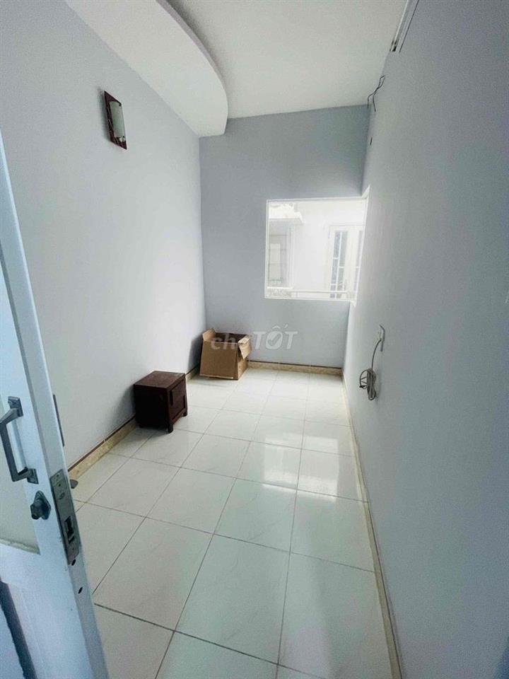 cần bán nhà hẻm xe hơi,một trệt,2 lầu ,3pn,3wc