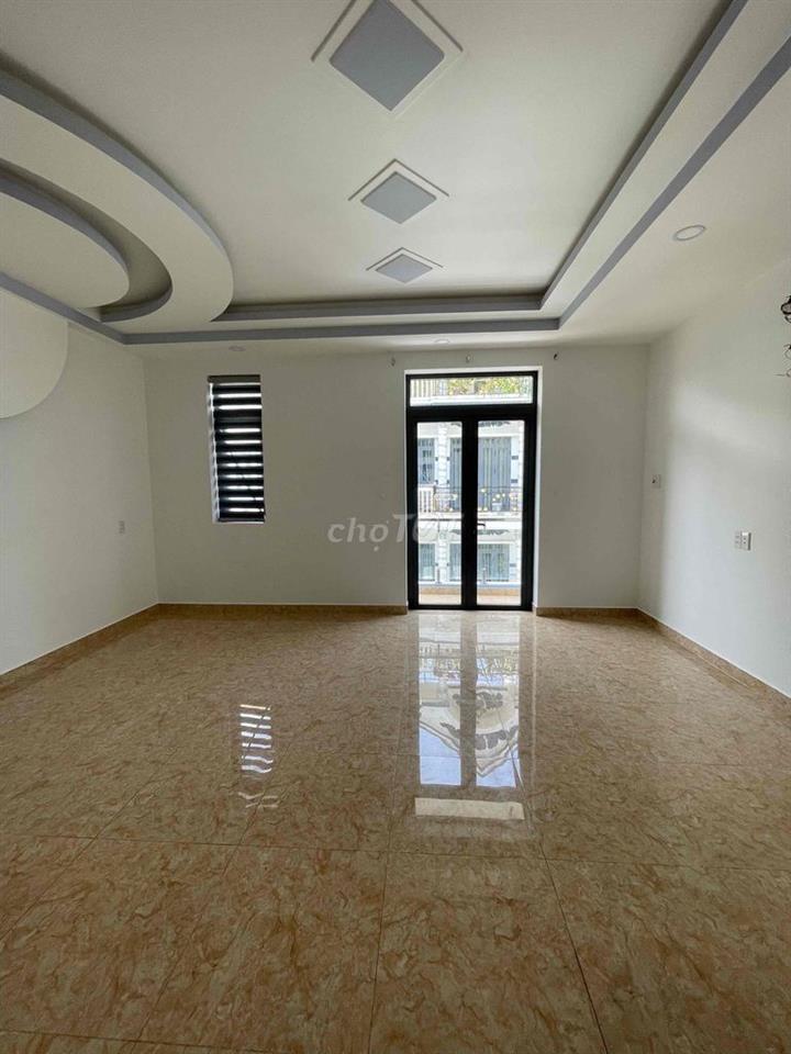 Cho Thuê Nhà 3 Tầng Sân thượng 5,5 x 15 4PN4WC tại Phước Kiển