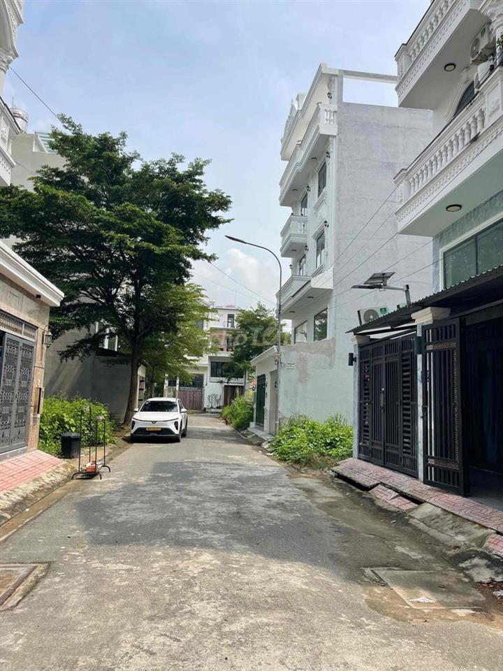Bán Đất 2 Mặt Tiền Gần ĐH Mở, sổ Riêng, Xd tự do, Giá ngợp bank