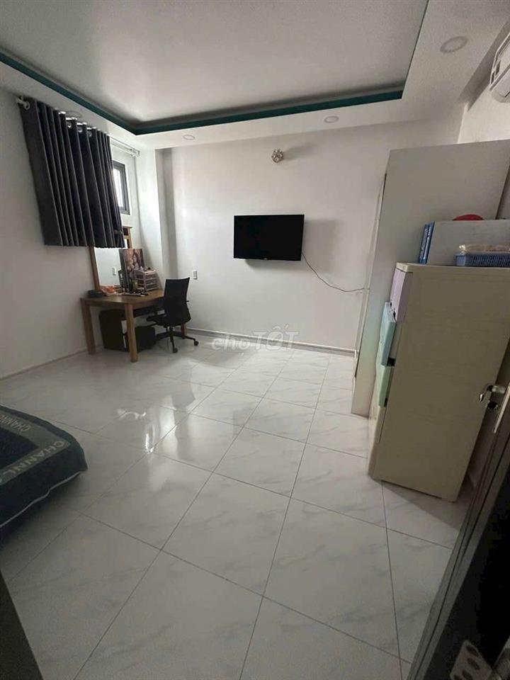 Nhà 2 mặt tiền ngang 8m dài 11.5 đuờng xe hơi