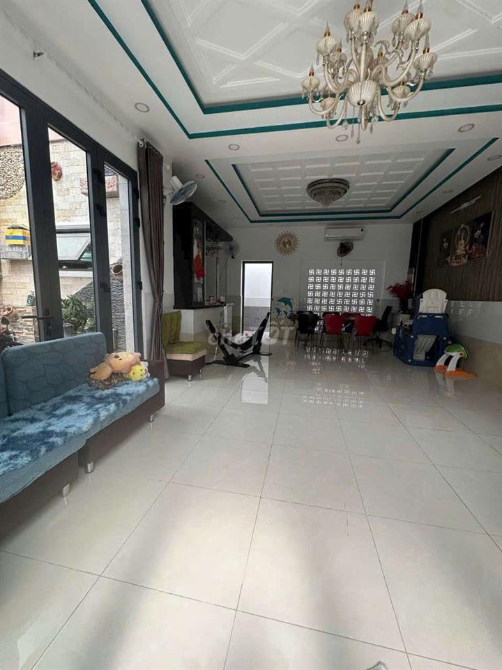 Nhà 2 mặt tiền ngang 8m dài 11.5 đuờng xe hơi