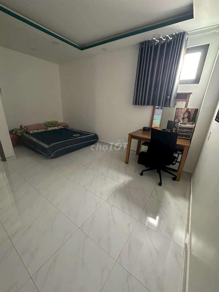 Nhà 2 mặt tiền ngang 8m dài 11.5 đuờng xe hơi
