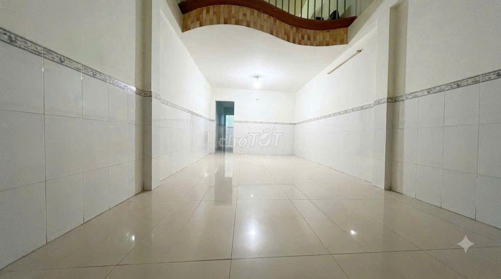 Phước Kiển Nhà Bè, đường Lê Văn Lương.
