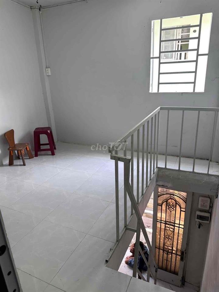 nhà nhiều người không ỡ đủ. muốn bán để mua căn lớn hơn.