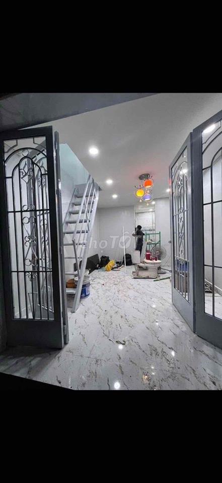 nhà nhiều người không ỡ đủ. muốn bán để mua căn lớn hơn.