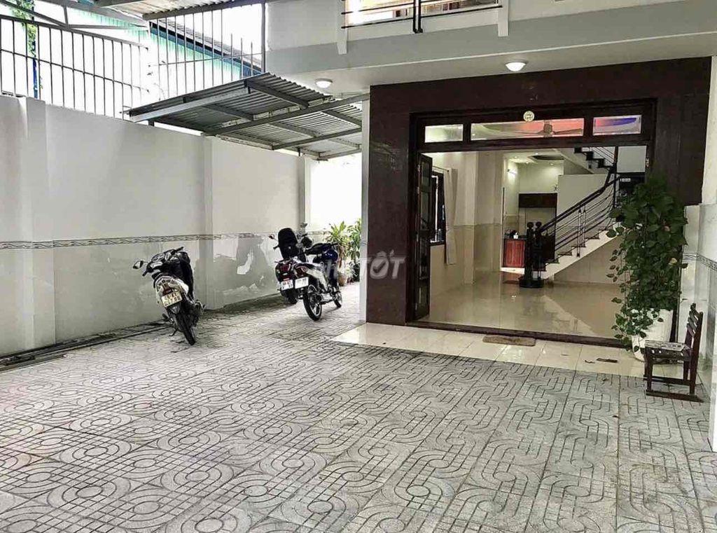 Bán gấp nhà: 6,8x22,3 lầu mặt tiền hẻm xe tải đường Nguyễn Thị Thập,Q7