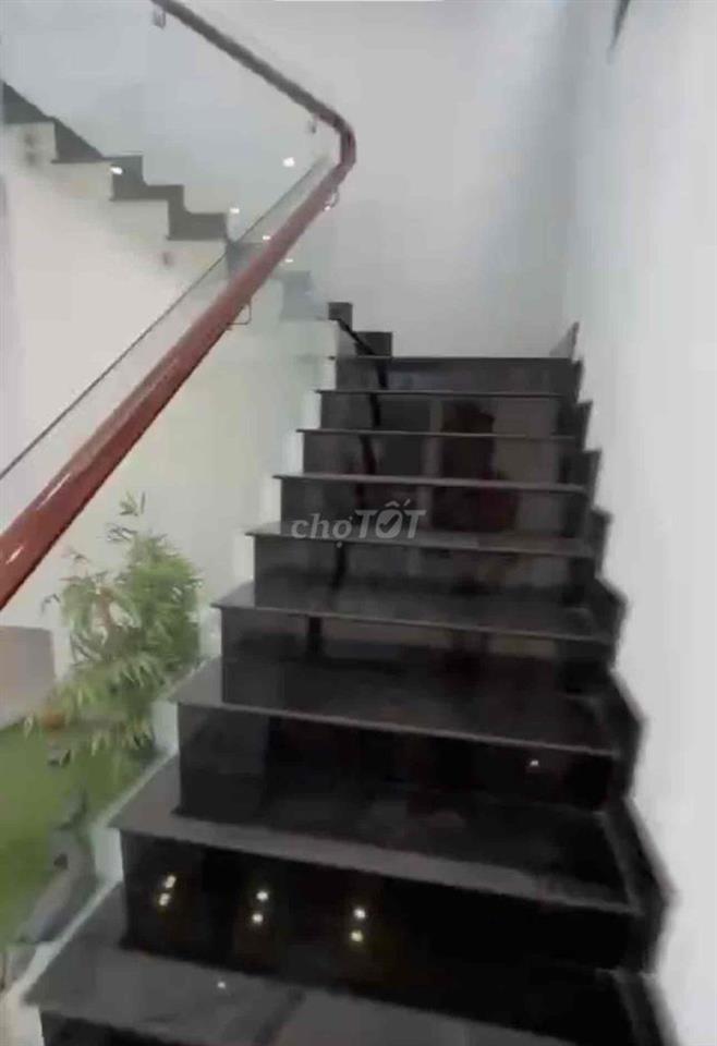 Bán gấp nhà: 9x22,3lầu hẻm 99(5m),Nguyễn Văn linh,tân thuận tây,Q7