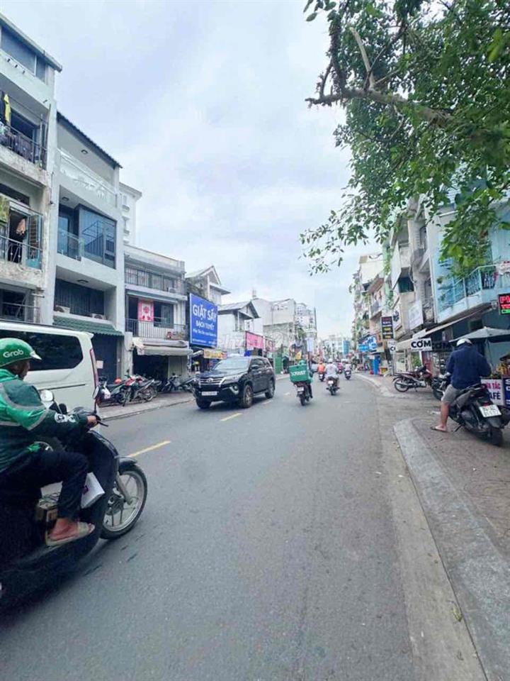 Nhà căn góc,CN= 80m2 mặt tiền hẻm 28(3m),Huỳnh Văn bánh,HCM