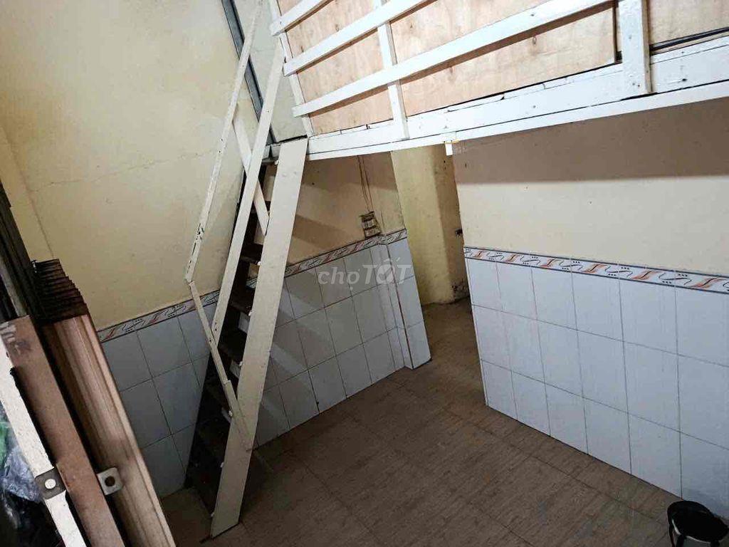 Bán gấp nhà cấp bốn :4,5x5,5 hẻm 266,Tôn đản,p.8,q4(củ)