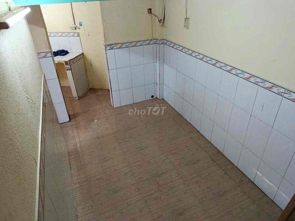 Bán gấp nhà cấp bốn :4,5x5,5 hẻm 266,Tôn đản,p.8,q4(củ)
