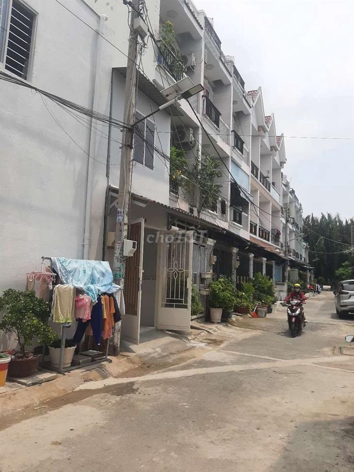 Bán gấp nhà , 1 lầu, hẽm xe hơi,  590 tr, Nguyễn Bình, Ng H Thọ.