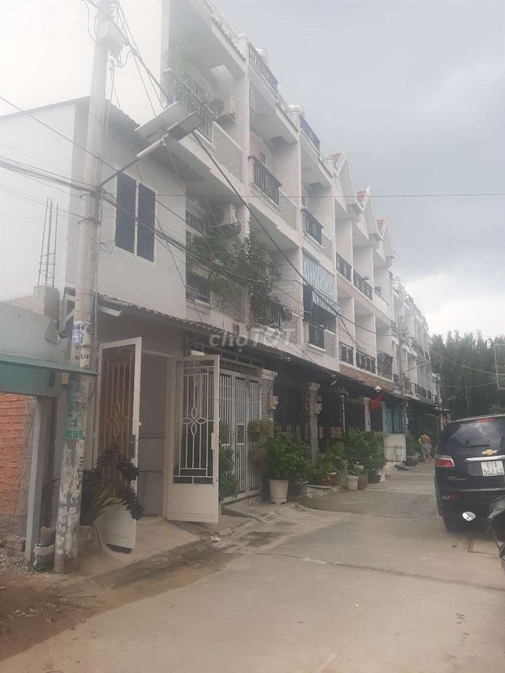 Bán gấp nhà , 1 lầu, hẽm xe hơi,  590 tr, Nguyễn Bình, Ng H Thọ.