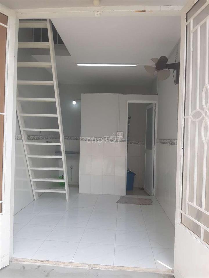 Bán gấp nhà , 1 lầu, hẽm xe hơi,  590 tr, Nguyễn Bình, Ng H Thọ.