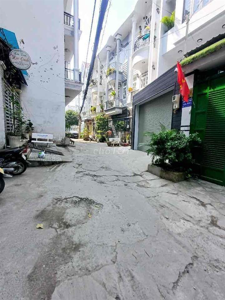 Bán gấp Nhà 4 tầng, DT 100m2, Ngang 4 hẻm xe hơi, sát Quận 7