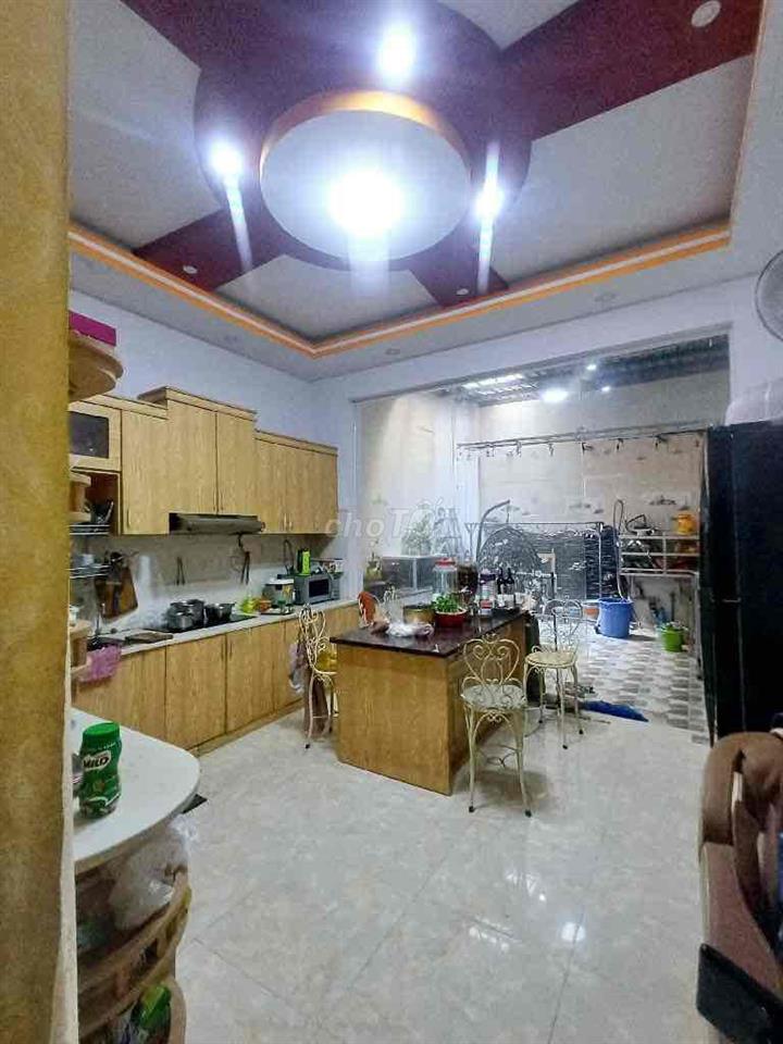 Bán gấp Nhà 4 tầng, DT 100m2, Ngang 4 hẻm xe hơi, sát Quận 7
