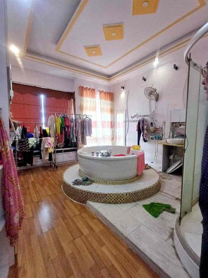 Bán gấp Nhà 4 tầng, DT 100m2, Ngang 4 hẻm xe hơi, sát Quận 7