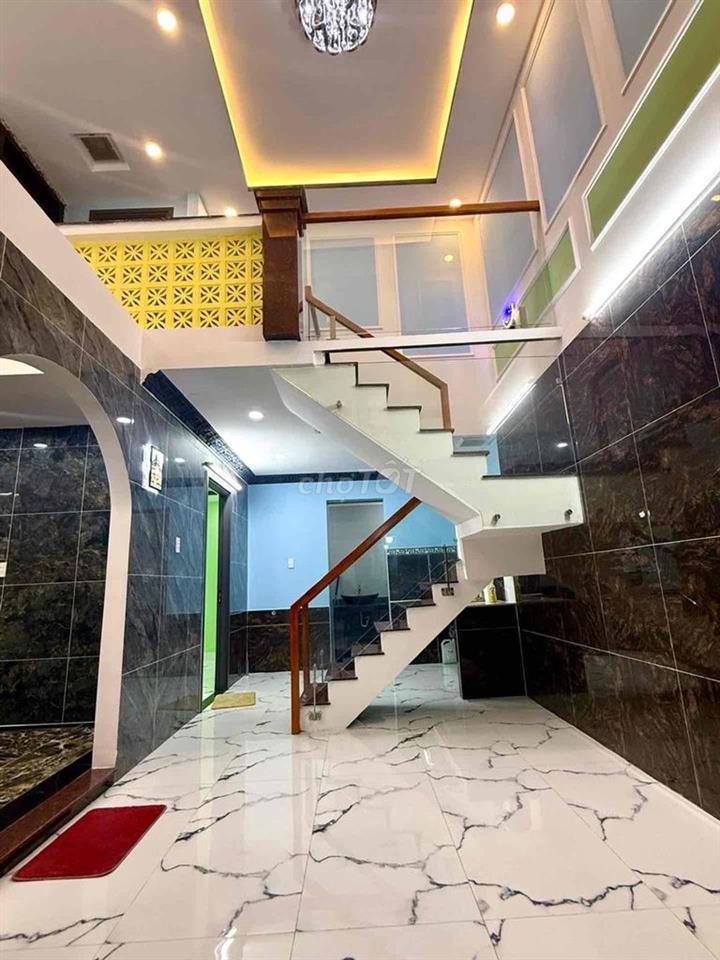 2 tầng BTCT, sát bên quận 7, DT 70m2, Ngang khủng 7m, 3PN, Nhỉh 4T