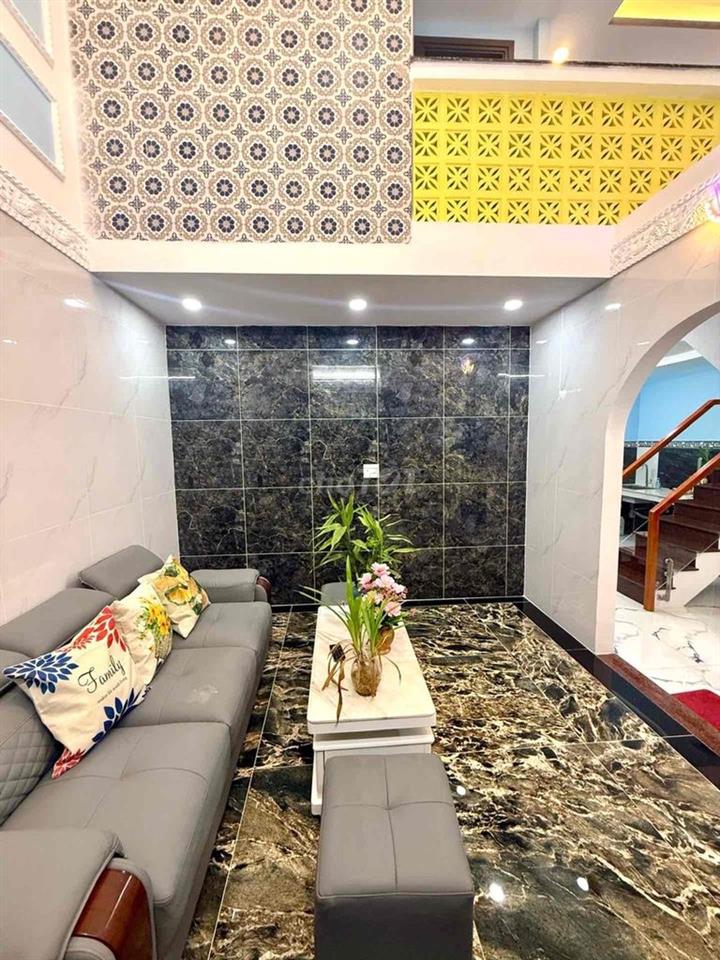 2 tầng BTCT, sát bên quận 7, DT 70m2, Ngang khủng 7m, 3PN, Nhỉh 4T