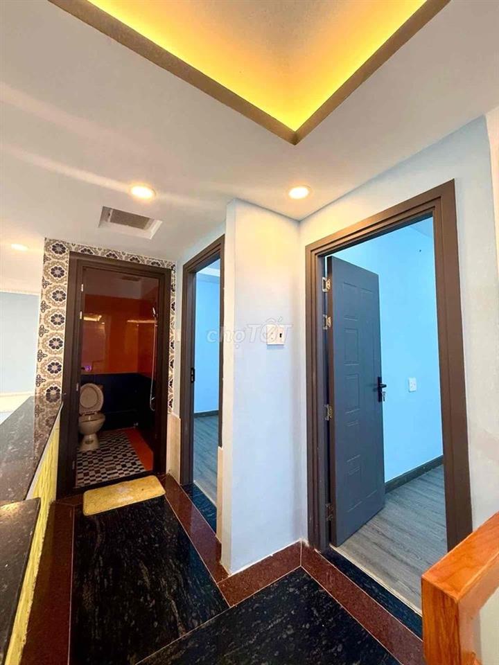 2 tầng BTCT, sát bên quận 7, DT 70m2, Ngang khủng 7m, 3PN, Nhỉh 4T