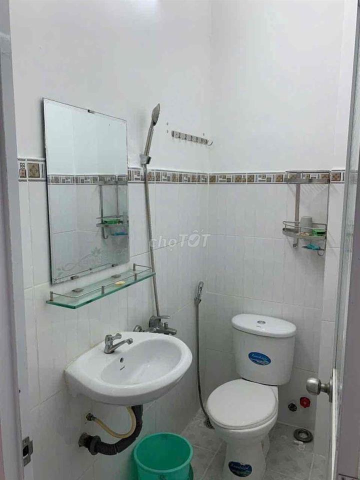 Chính chủ bán nhà 3 tầng,sổ hồng,đường nhựa 6m,xe oto đỗ ngay nhà