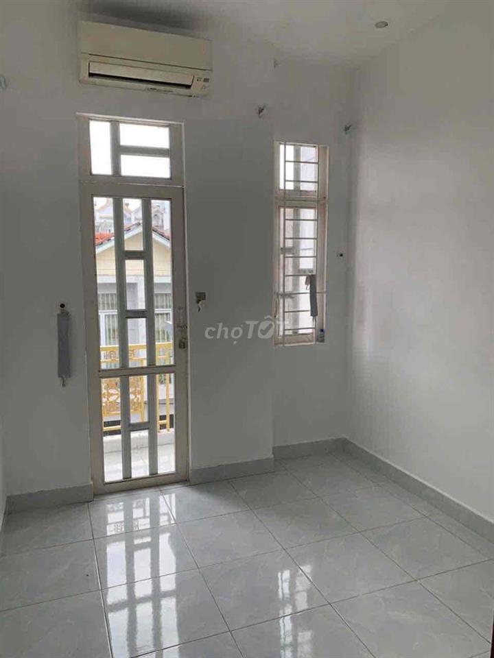 Chính chủ bán nhà 3 tầng,sổ hồng,đường nhựa 6m,xe oto đỗ ngay nhà