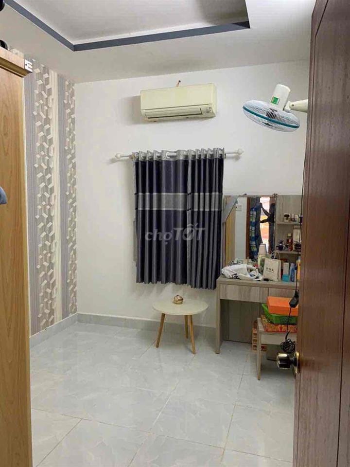 Chính chủ bán nhà 3 tầng,sổ hồng,đường nhựa 6m,xe oto đỗ ngay nhà