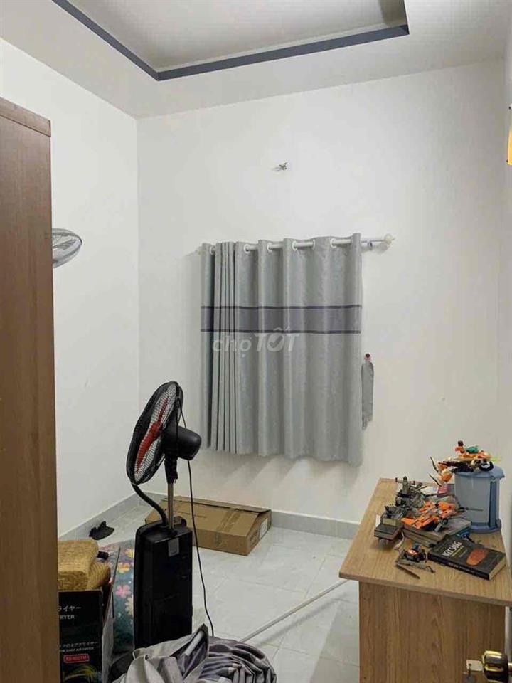 Chính chủ bán nhà 3 tầng,sổ hồng,đường nhựa 6m,xe oto đỗ ngay nhà
