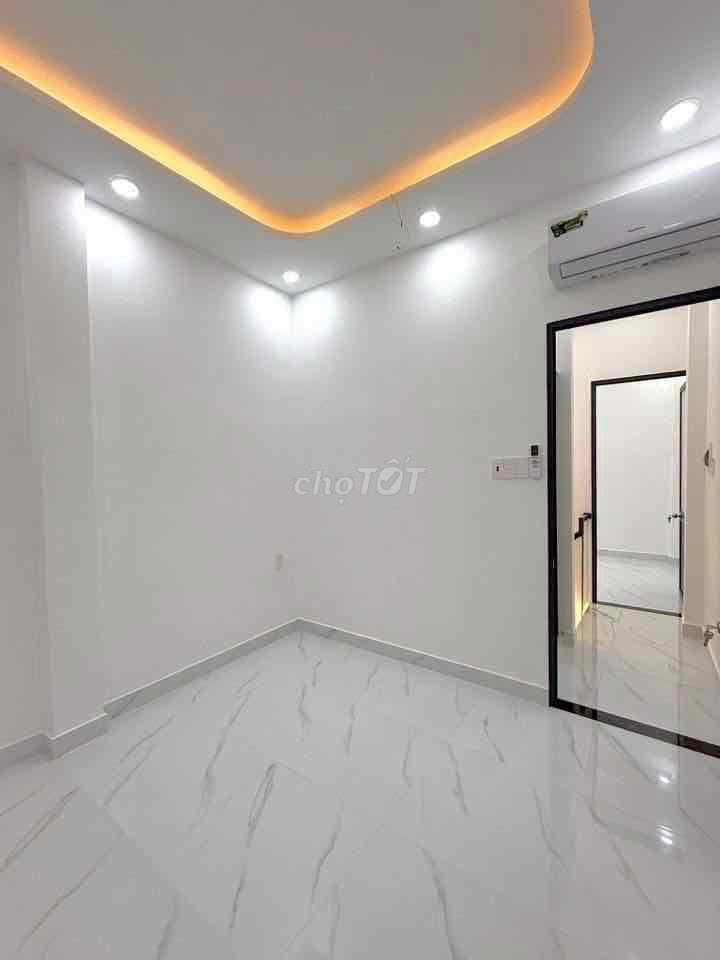 Nhà có sổ hồng Huỳnh Tấn Phát kế bên Q7