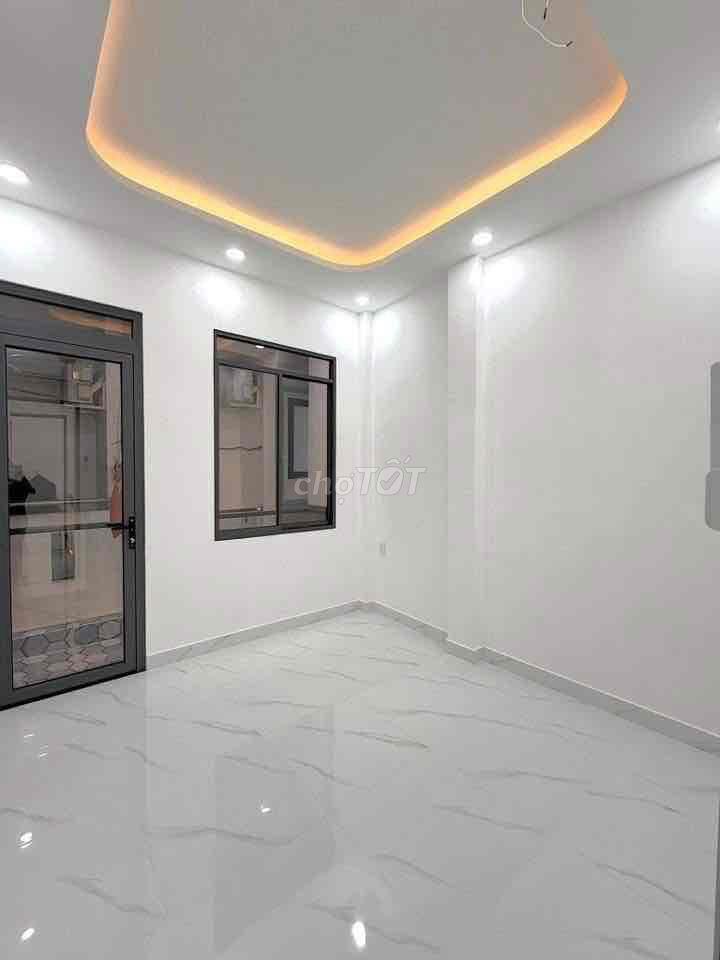 Nhà có sổ hồng Huỳnh Tấn Phát kế bên Q7