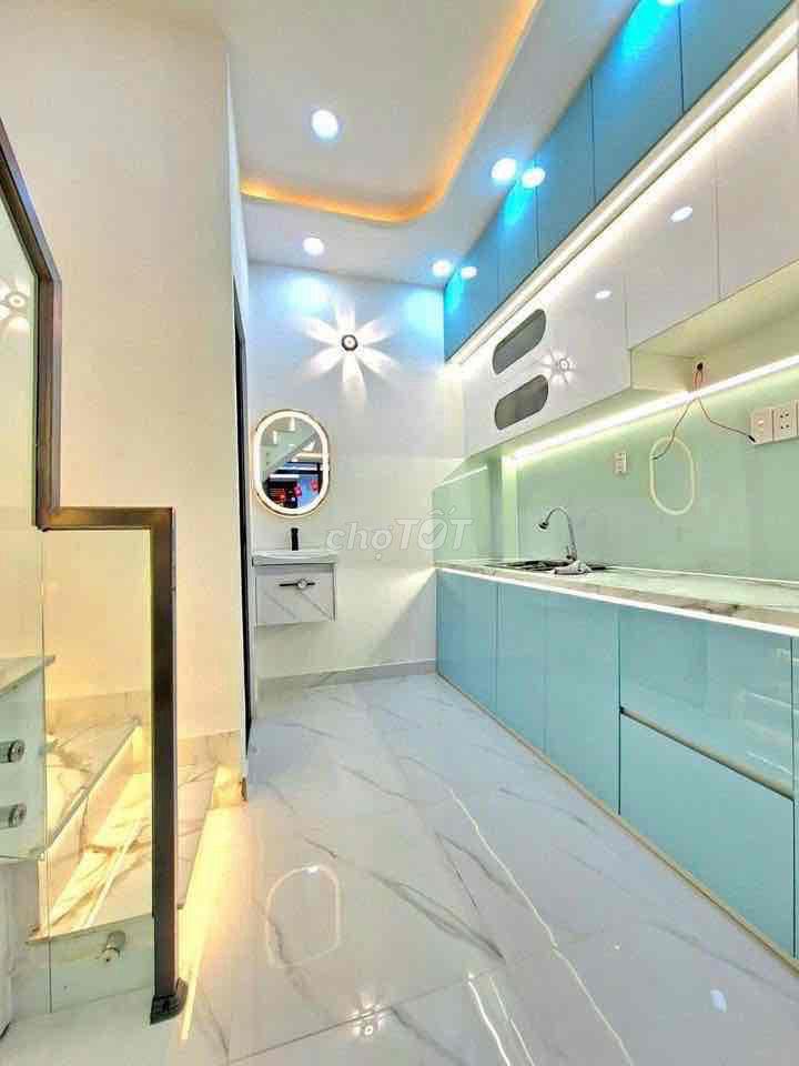 Nhà có sổ hồng Huỳnh Tấn Phát kế bên Q7