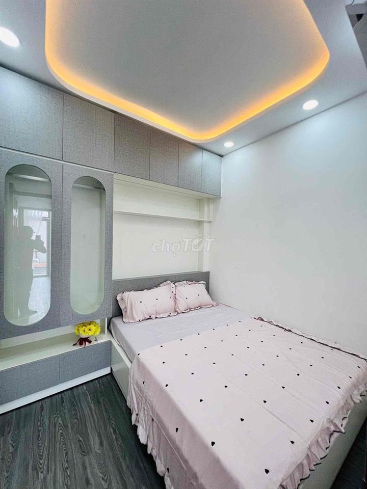 Bán nhà 2 lầu Huỳnh Tấn Phát Q7