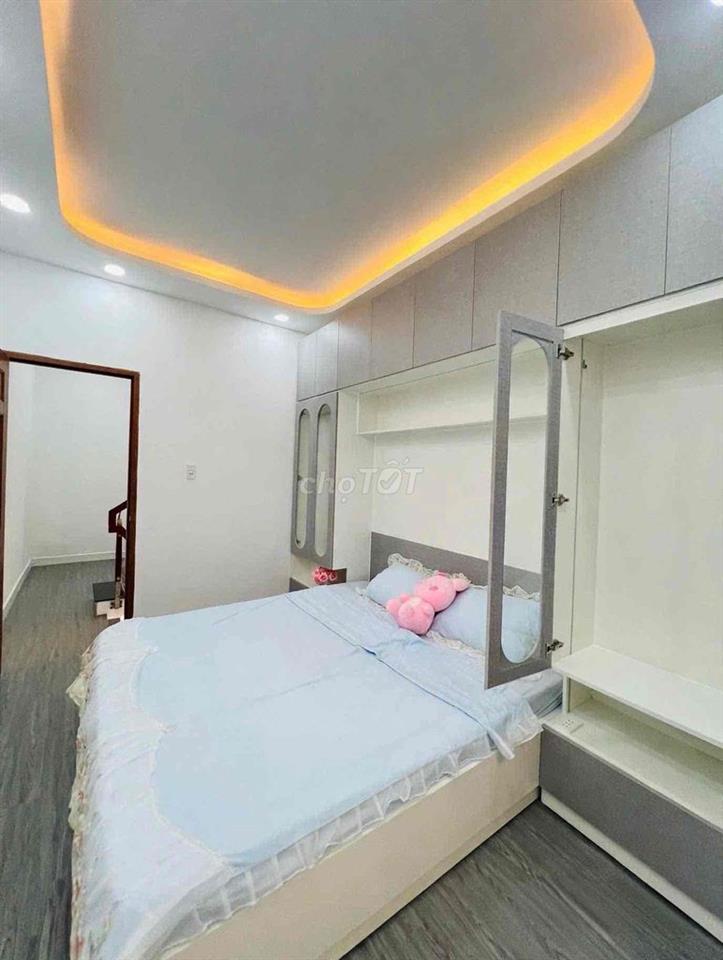 Bán nhà 2 lầu Huỳnh Tấn Phát Q7