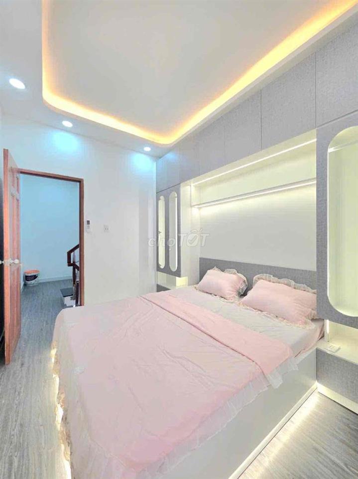 Bán nhà 2 lầu Huỳnh Tấn Phát Q7
