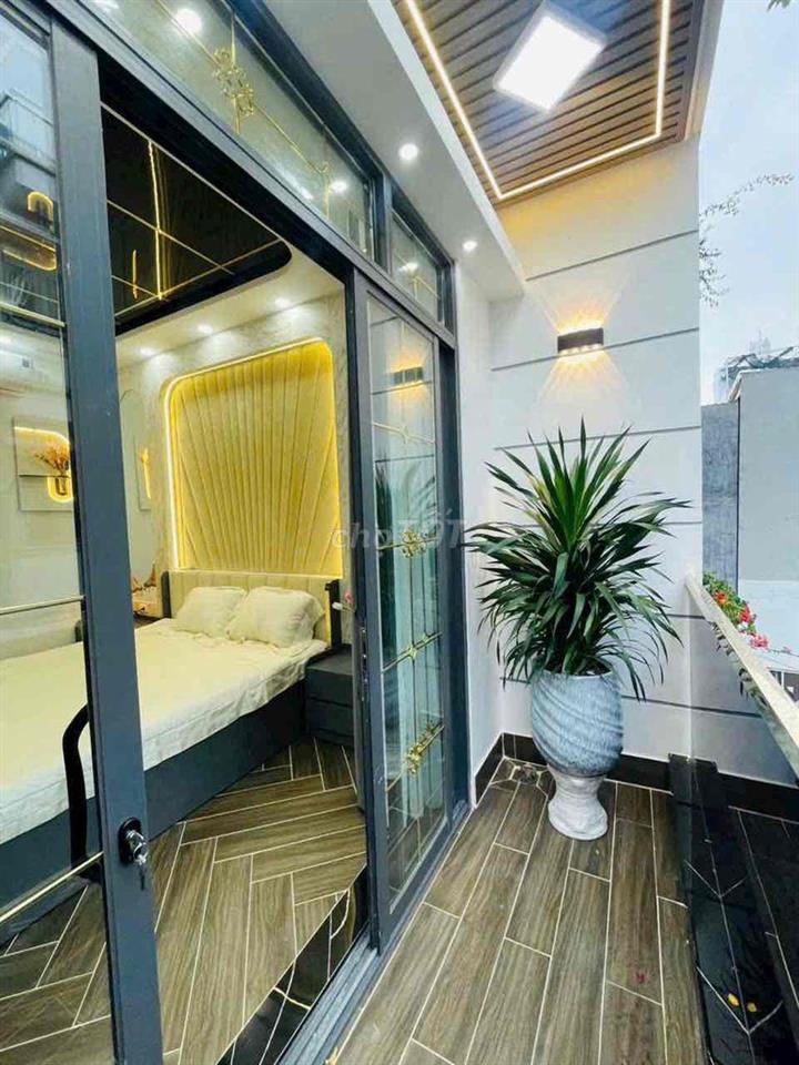 Nhà mới sổ hồng cầm tay Phước Kiển sát Q7
