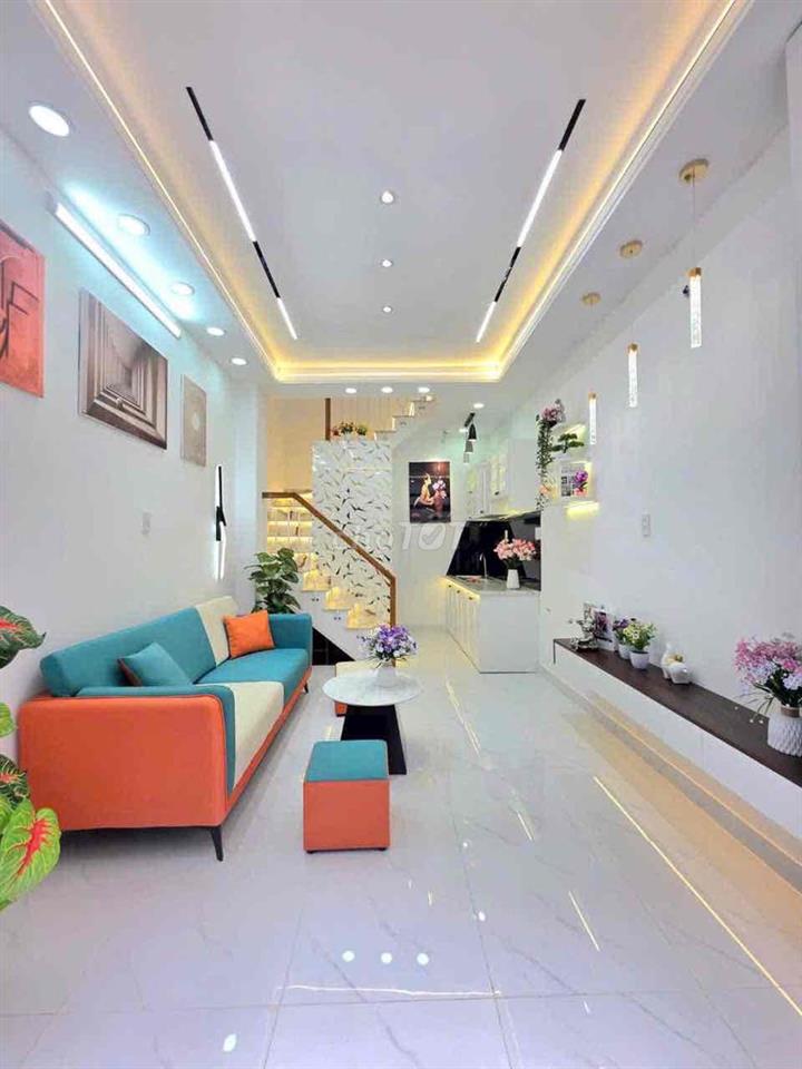 Bán nhà 2 lầu Gần cầu Phú Xuân sát Q7