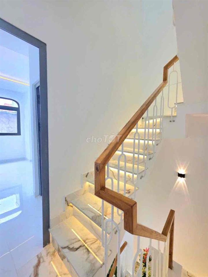 Bán nhà 2 lầu Gần cầu Phú Xuân sát Q7