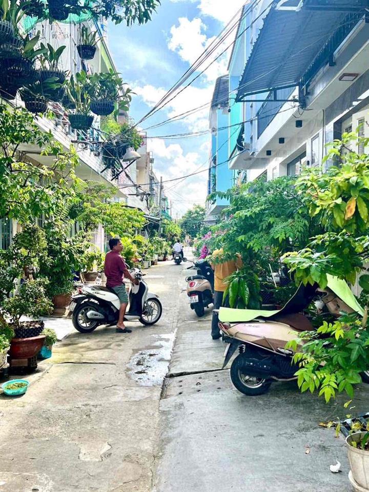 Nhà cũ có sổ hồng Huỳnh Tấn Phát Nhà Bè