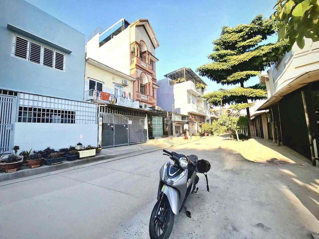 Nhà hẻm xe hơi 5x20 Nguyễn Văn Tạo Nhà Bè