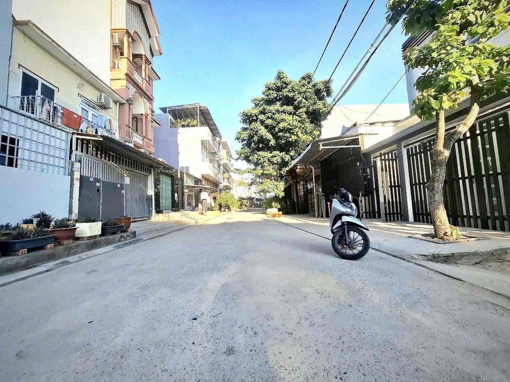 Nhà hẻm xe hơi 5x20 Nguyễn Văn Tạo Nhà Bè