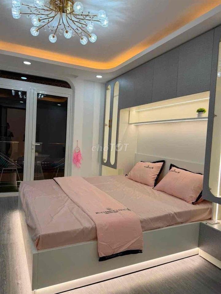 Nhà 3 Lầu có sổ hồng Q7