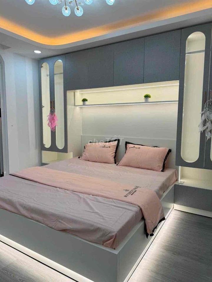 Nhà 3 Lầu có sổ hồng Q7