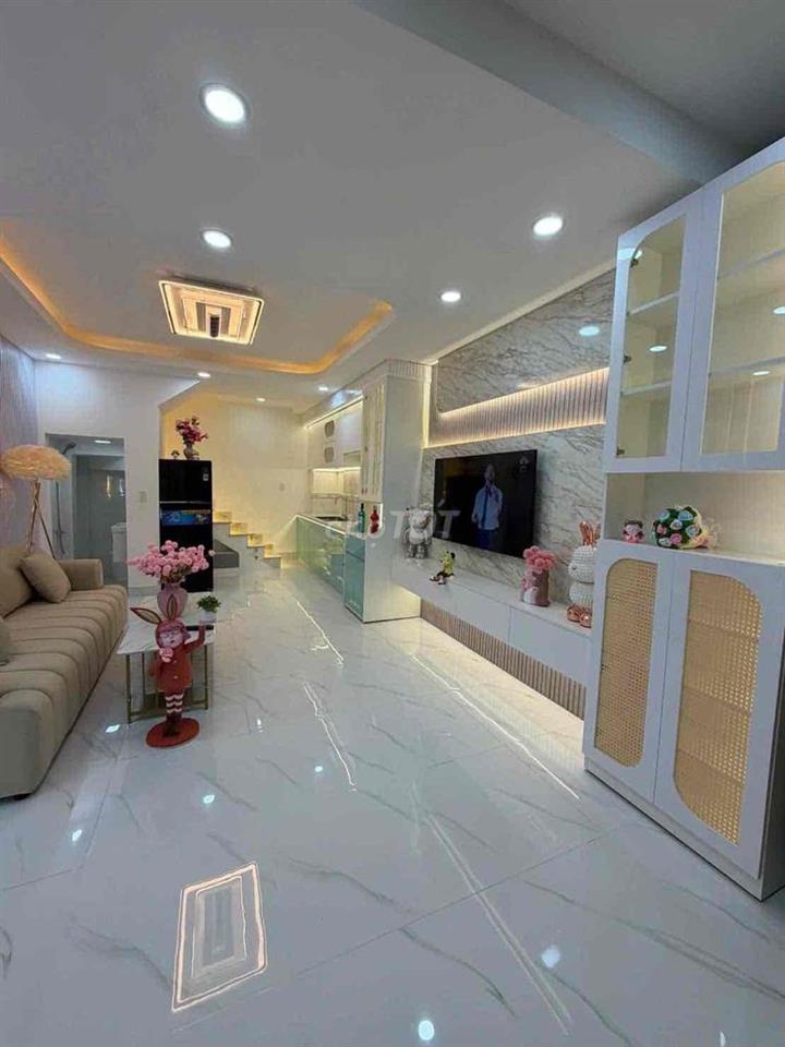 Nhà 3 Lầu có sổ hồng Q7